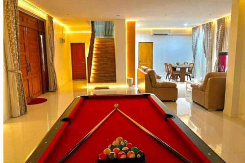 Casa de 4 dormitorios en Pattaya, Tailandia № 71858 - foto 11