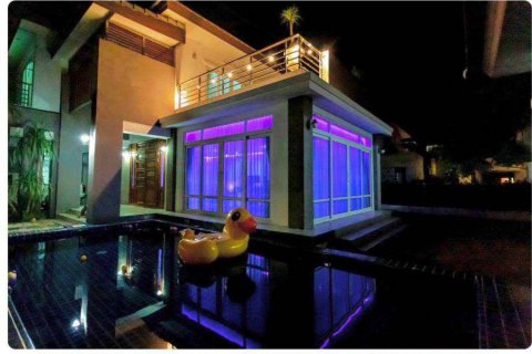 Casa de 4 dormitorios en Pattaya, Tailandia № 71858