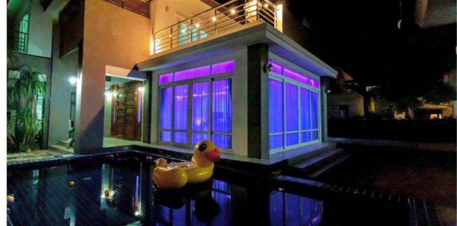 Casa de 4 dormitorios en Pattaya, Tailandia № 71858