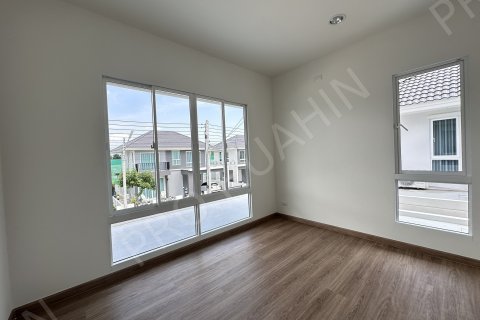 Chalet de 4 dormitorios en Hua Hin, Tailandia № 194795 - foto 3