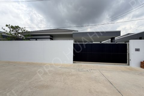 Chalet de 3 dormitorios en Hua Hin, Tailandia № 194797 - foto 3