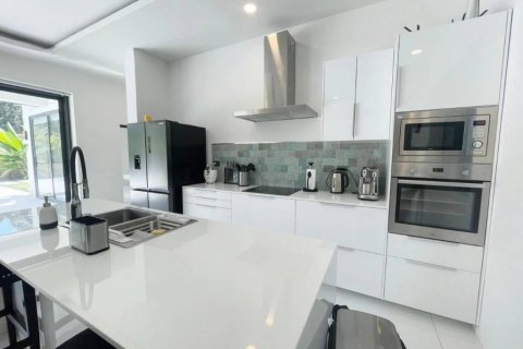Chalet de 3 dormitorios en Surat Thani, Tailandia № 134509 - foto 10