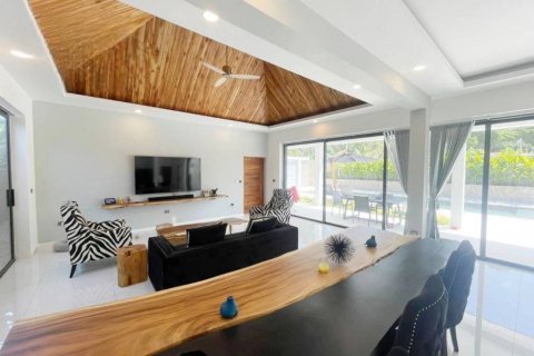 Chalet de 3 dormitorios en Surat Thani, Tailandia № 134509 - foto 9