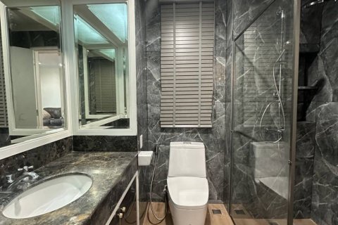 Condominio de 1 dormitorio en Khlong San, Bangkok, Tailandia № 154611 - foto 8
