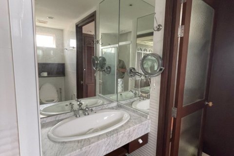 Condominio de 4 dormitorios en Watthana, Bangkok, Tailandia № 47684 - foto 13