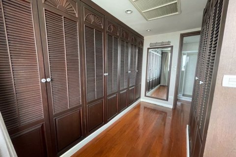 Condominio de 4 dormitorios en Watthana, Bangkok, Tailandia № 47684 - foto 11