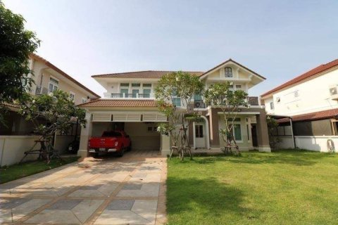 Casa de 3 dormitorios en Prawet, Bangkok, Tailandia № 170488