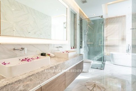 Villa in Bang Tao, Thailand 3 bedrooms № 179625 - photo 6