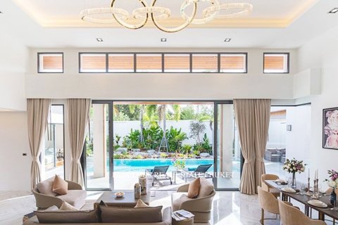 Villa in Bang Tao, Thailand 3 bedrooms № 179625 - photo 2