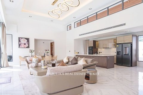 Villa in Bang Tao, Thailand 3 bedrooms № 179625 - photo 18