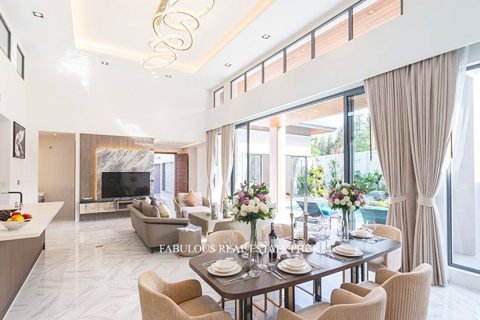 Villa in Bang Tao, Thailand 3 bedrooms № 179625 - photo 19