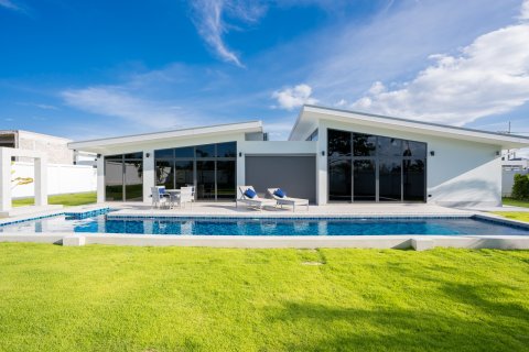 Chalet de 3 dormitorios en Hua Hin, Tailandia № 165484 - foto 16