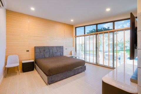 Chalet de 3 dormitorios en Hua Hin, Tailandia № 165484 - foto 28