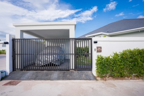 Chalet de 3 dormitorios en Hua Hin, Tailandia № 165484 - foto 12