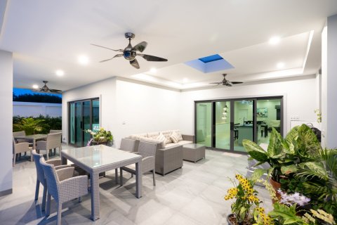 Chalet de 3 dormitorios en Hua Hin, Tailandia № 165484 - foto 6