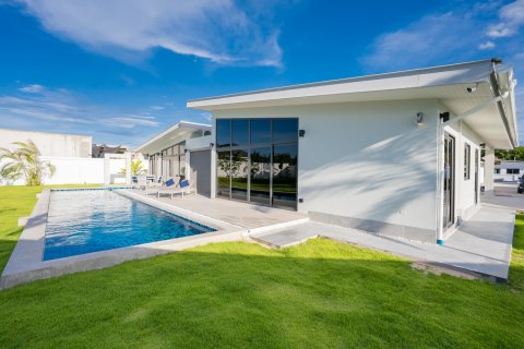 Chalet de 3 dormitorios en Hua Hin, Tailandia № 165483 - foto 3