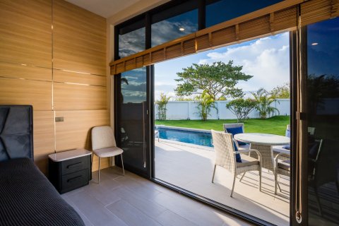 Chalet de 3 dormitorios en Hua Hin, Tailandia № 165483 - foto 7