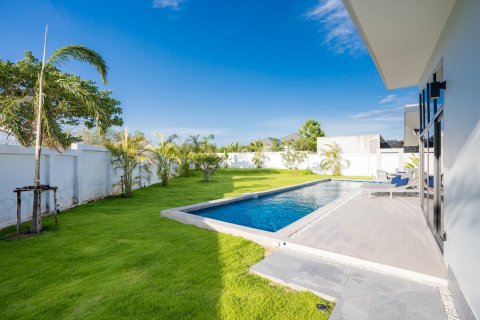 Chalet de 3 dormitorios en Hua Hin, Tailandia № 165483 - foto 4