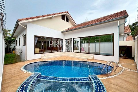 House in Pattaya, Thailand 3 bedrooms № 198120