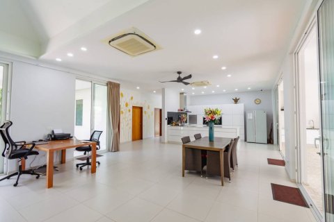 Chalet de 3 dormitorios en Hua Hin, Tailandia № 154538 - foto 9