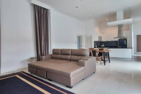 Chalet de 4 dormitorios en Pattaya, Tailandia № 154540 - foto 3