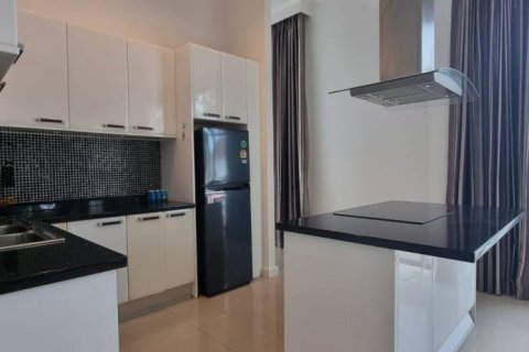 Chalet de 4 dormitorios en Pattaya, Tailandia № 154540 - foto 7