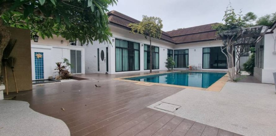 Chalet de 4 dormitorios en Pattaya, Tailandia № 154540