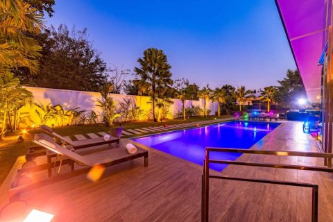 Chalet de 7 dormitorios en Hua Hin, Tailandia № 154535 - foto 5