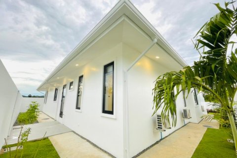 Chalet de 6 dormitorios en Hua Hin, Tailandia № 168723 - foto 13
