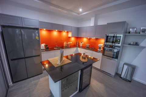 Chalet de 5 dormitorios en Hua Hin, Tailandia № 168722 - foto 1