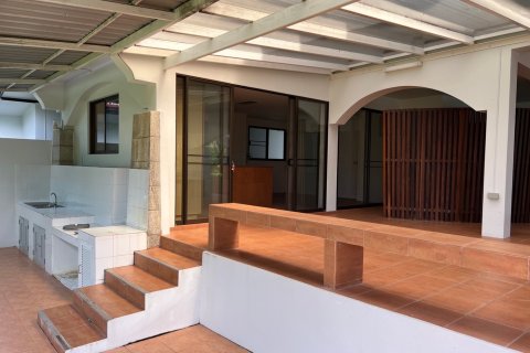 Chalet de 4 dormitorios en Hua Hin, Tailandia № 168727 - foto 6