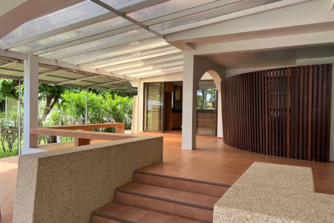 Chalet de 4 dormitorios en Hua Hin, Tailandia № 168727 - foto 4