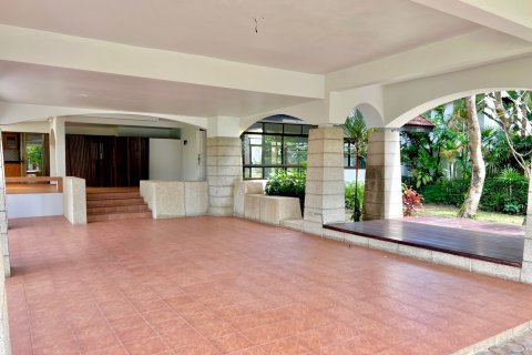 Chalet de 4 dormitorios en Hua Hin, Tailandia № 168727 - foto 3