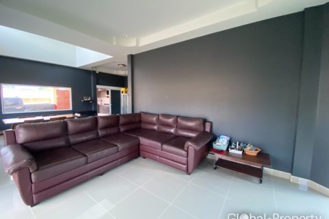 Casa de 3 dormitorios en Pattaya, Tailandia № 163959 - foto 10