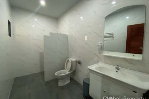 Casa de 3 dormitorios en Pattaya, Tailandia № 163959 - foto 12