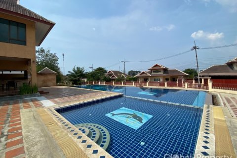 Casa de 3 dormitorios en Pattaya, Tailandia № 163959 - foto 17