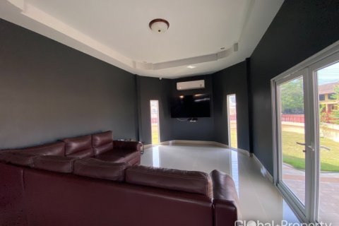 Casa de 3 dormitorios en Pattaya, Tailandia № 163959 - foto 9