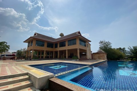 Casa de 3 dormitorios en Pattaya, Tailandia № 163959 - foto 16