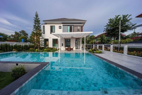 Villa à Pattaya, Thaïlande 4 chambres № 114150