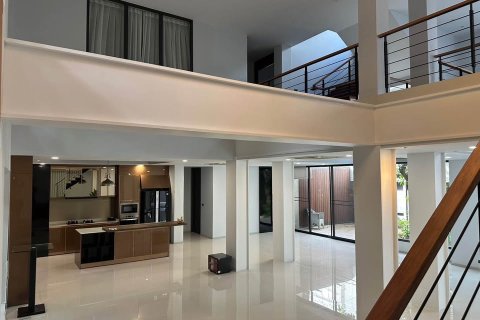 Casa de 5 dormitorios en Phra Khanong, Bangkok, Tailandia № 194555 - foto 6