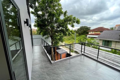 Casa de 5 dormitorios en Phra Khanong, Bangkok, Tailandia № 194555 - foto 12