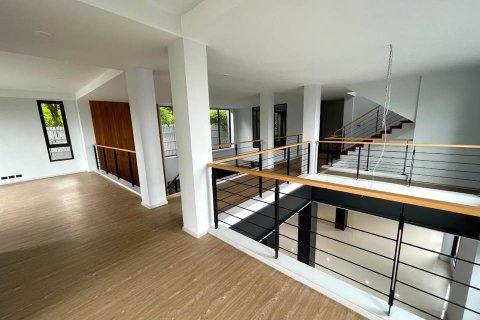 Casa de 5 dormitorios en Phra Khanong, Bangkok, Tailandia № 194555 - foto 18
