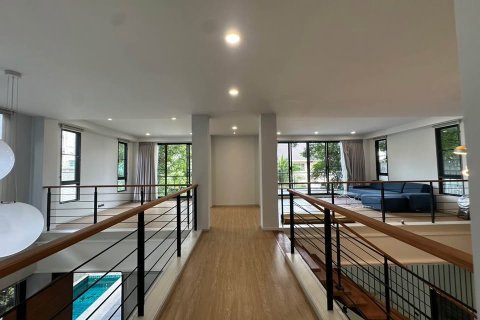 Casa de 5 dormitorios en Phra Khanong, Bangkok, Tailandia № 194555 - foto 9