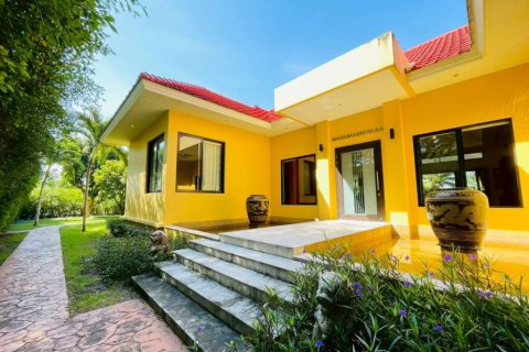 Chalet de 4 dormitorios en Hua Hin, Tailandia № 157345 - foto 9