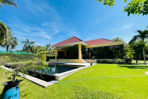 Chalet de 4 dormitorios en Hua Hin, Tailandia № 157345 - foto 2