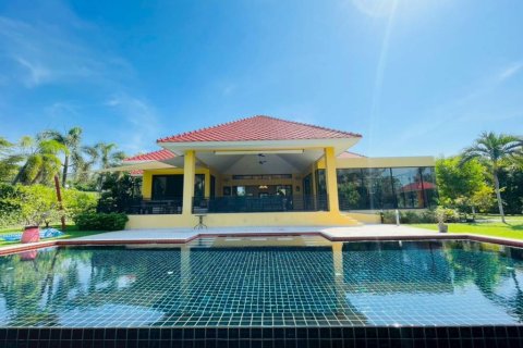 Chalet de 4 dormitorios en Hua Hin, Tailandia № 157345 - foto 5