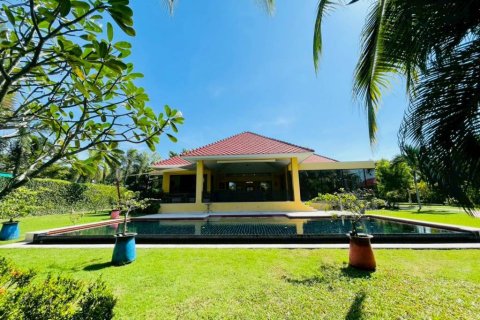 Chalet de 4 dormitorios en Hua Hin, Tailandia № 157345 - foto 3
