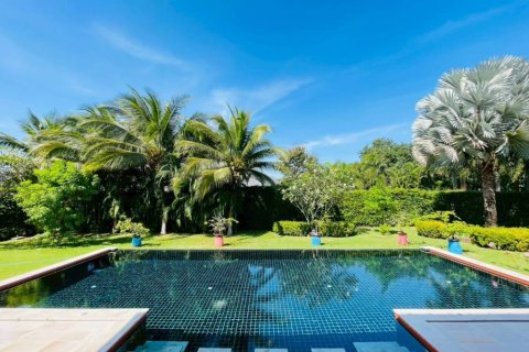 Chalet de 4 dormitorios en Hua Hin, Tailandia № 157345 - foto 6
