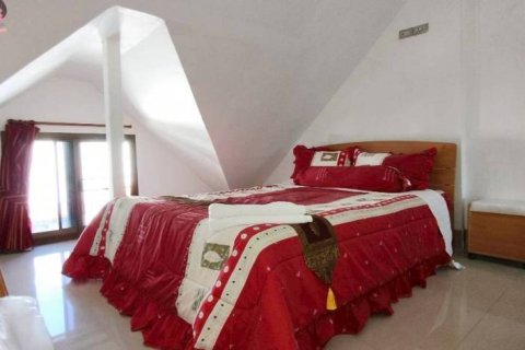 Adosado de 5 dormitorios en Pattaya, Tailandia № 157346 - foto 10
