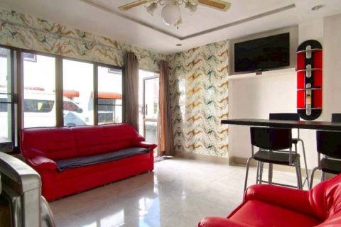 Adosado de 5 dormitorios en Pattaya, Tailandia № 157346 - foto 3